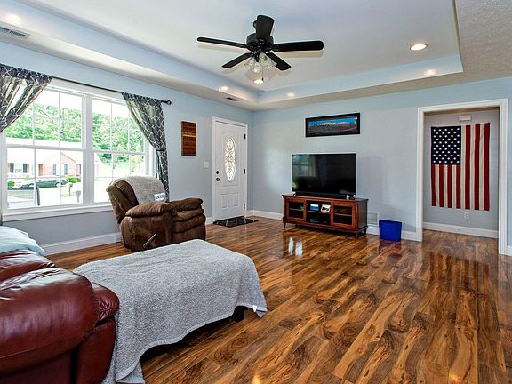 3rd image of 181 Peabody Loop
