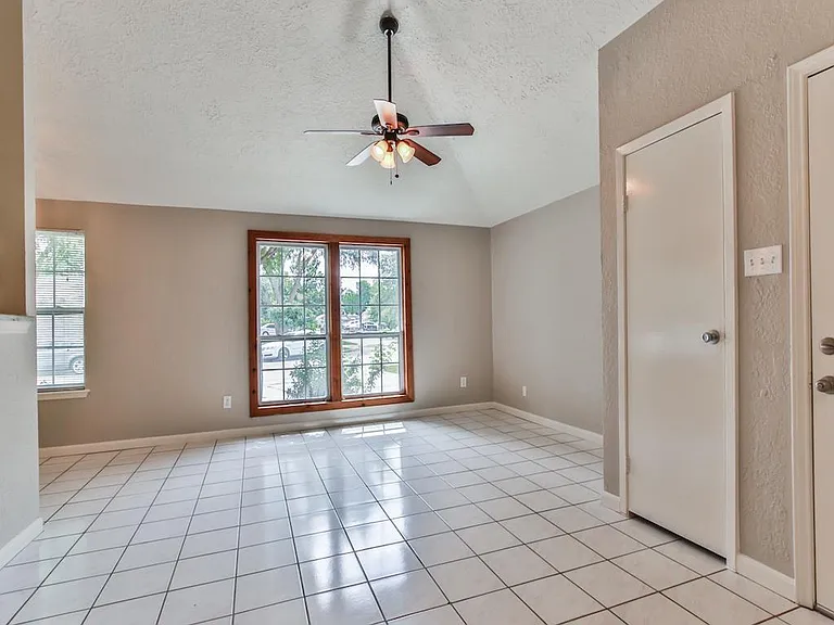 5145 Beaverhollow Dr — Photo 5