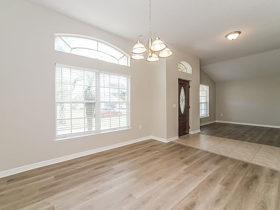 5th image of 265 Cranbrook Dr