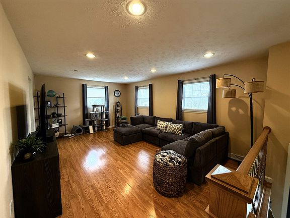 2nd image of 20332 Devore Rd