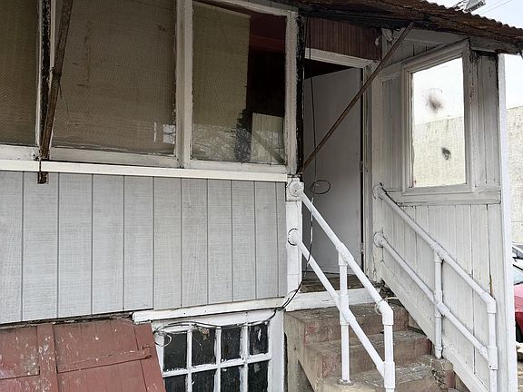 4th image of 4721 A St