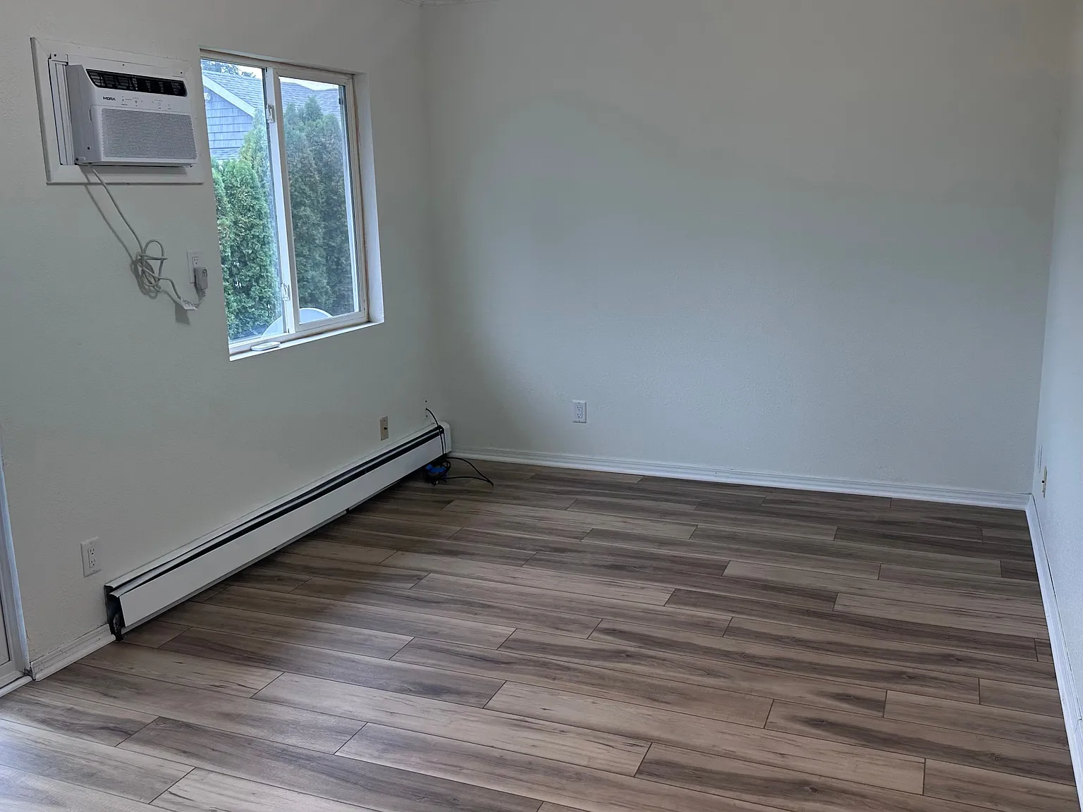 Lakefront 2 bedroom apartment on Fox Lake — Photo 3