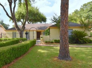 9306 Winsome Ln, Houston, TX 77063