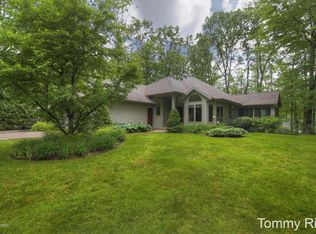 10945 Sandy Oak Trl, Cedar Springs, MI 49319