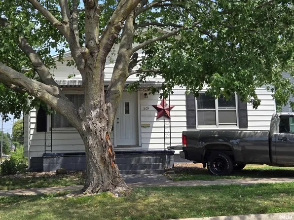 205 E Spruce St, Canton, IL 61520