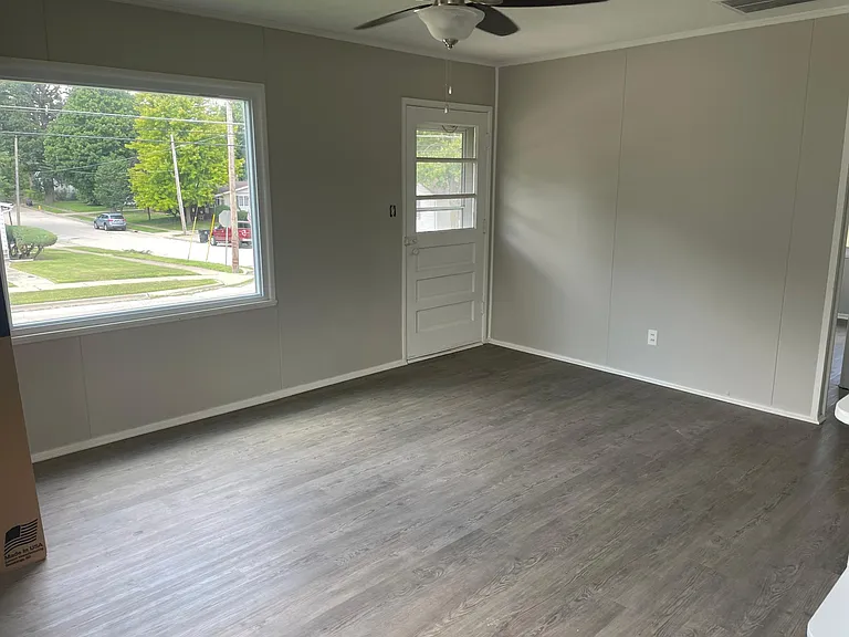 1202 W Miller St — Photo 6