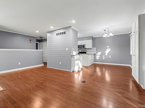 5th image of 3711 Old Creek Rd