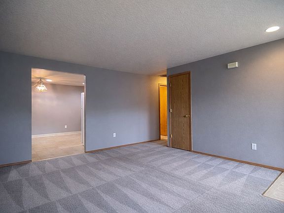 5th image of 7415 NE 64th Cir