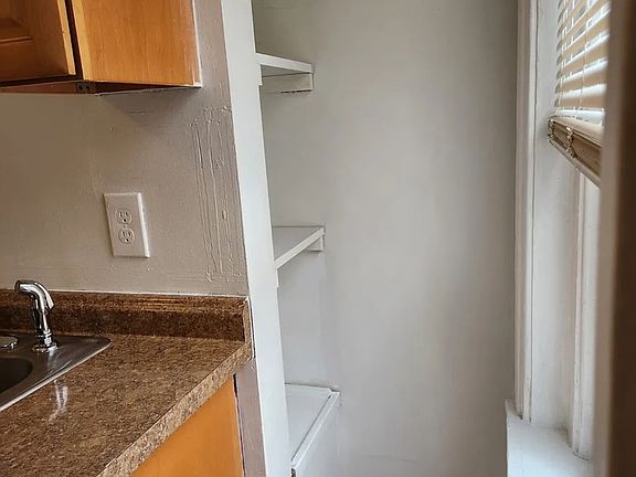 2nd image of 911 Saville Ave #2