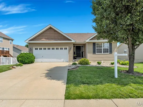 811 Foxglove Dr, Waterloo, IL 62298