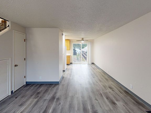 5th image of 3595 Cedaroak Dr APT 15