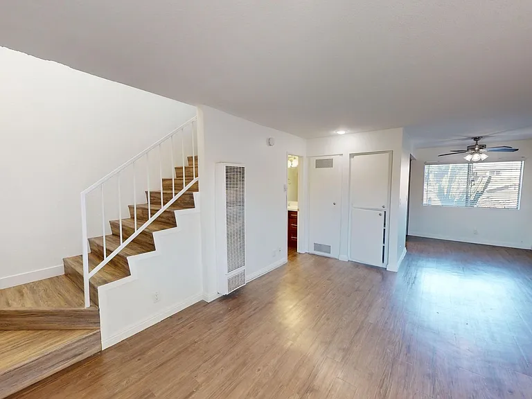 Spacious Beautiful Rare Townhome Available Now! — Photo 7