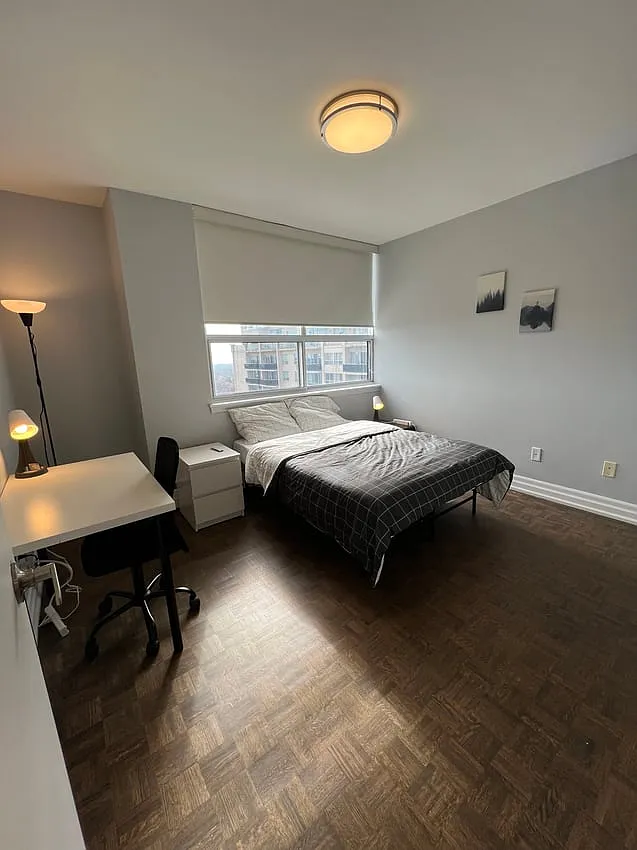 Deluxe Room - Walmer Road & St. Clair Avenue West — Photo 2