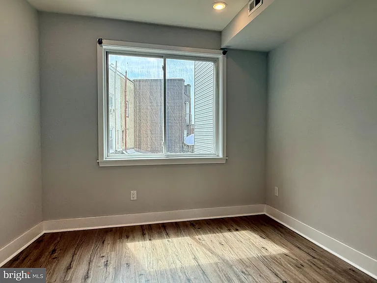 2425 Frankford Ave #2 — Photo 8