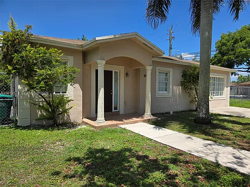 1371 NW 9th Ct Photo 1