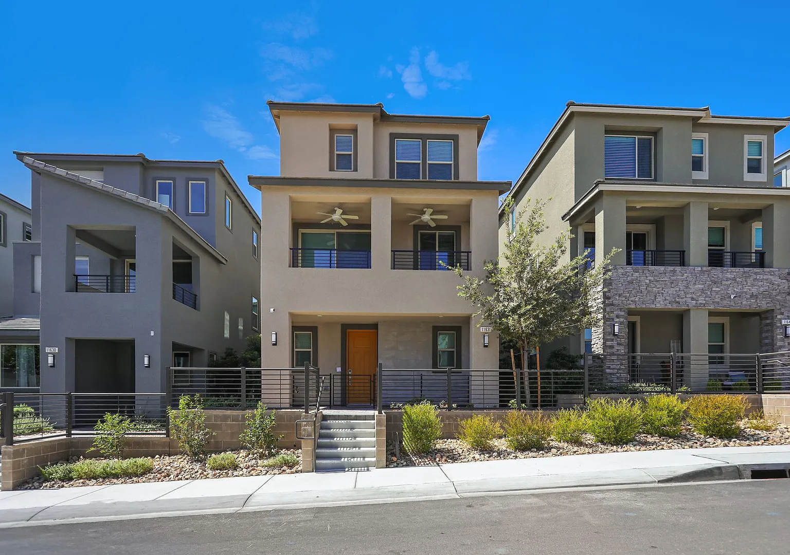 Beautiful West Summerlin Home — Photo 1