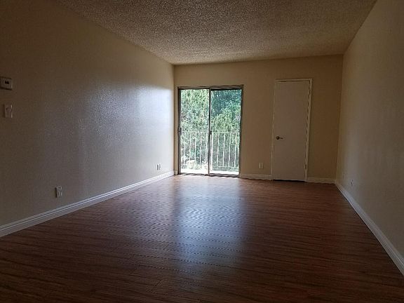 3rd image of 3223 Bennett Dr #D
