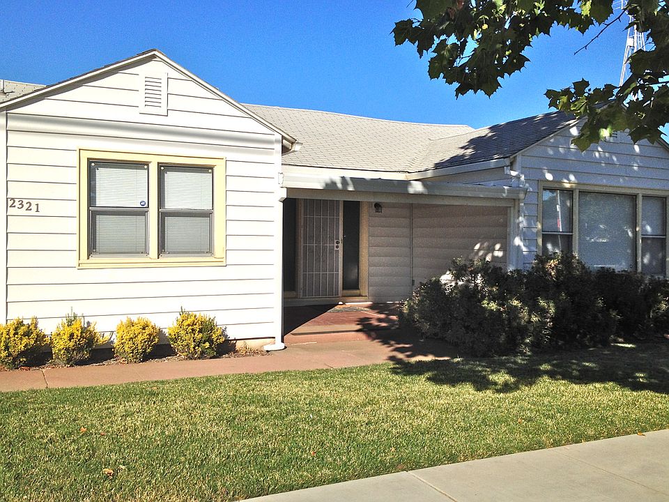 Centrally located, fenced ya