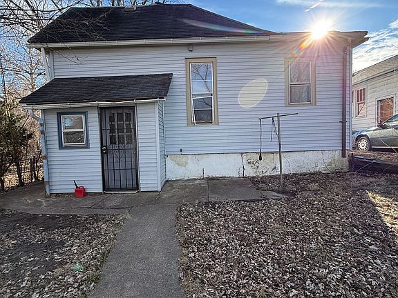 3rd image of 968 W View St