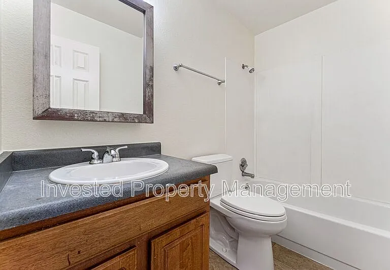 588 S Eaton St — Photo 12