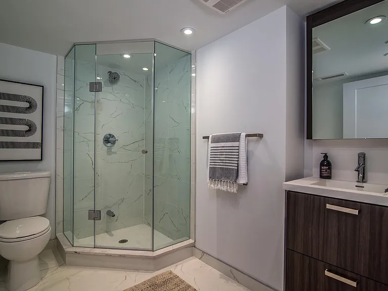 18 Erskine Ave — Photo 44