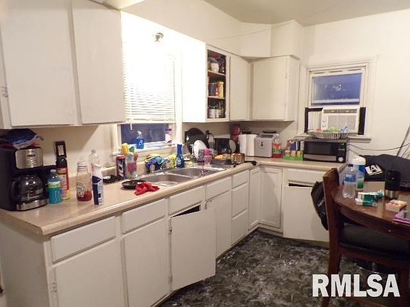 2nd image of 1112 Warren St
