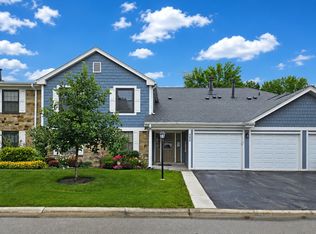 552 Greystone Ln APT C2, Wheeling, IL 60090
