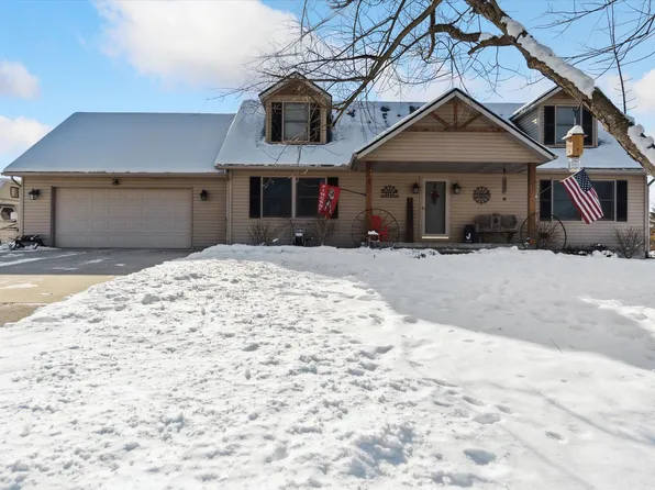 9124 Marion Dr, Brighton, MI 48116