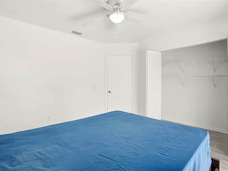 830 Columbia St — Photo 35