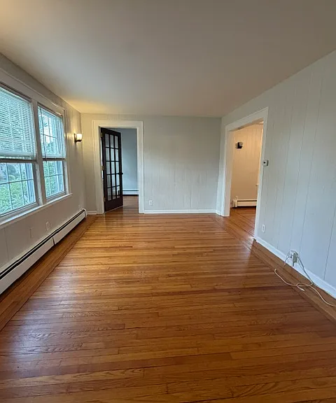 908 Linden Ave — Photo 2