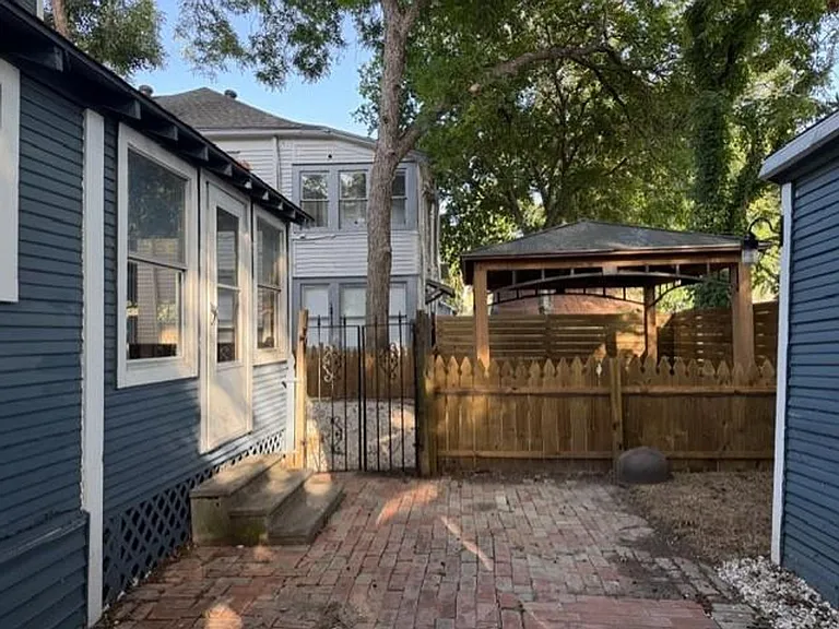 415 W Franklin St — Photo 21