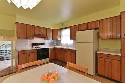 3rd image of 1044 W Nevada St