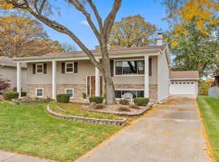 308 Friar Tuck Dr, Schererville, IN