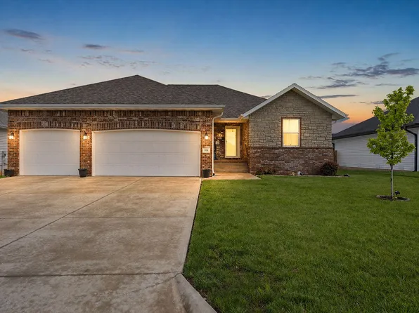 816 S Ridgemont Drive, Nixa, MO 65714