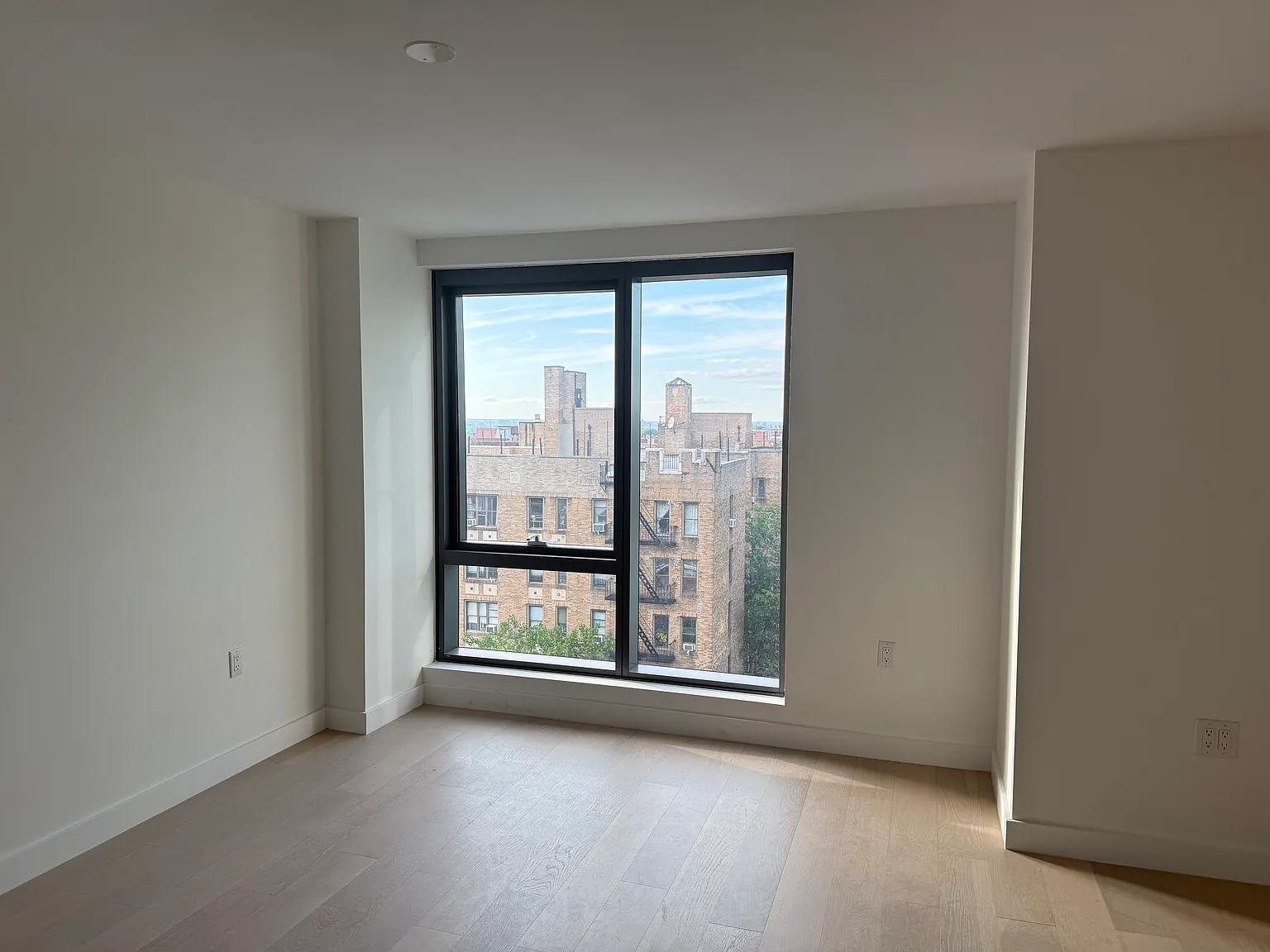 Studio, 438 sqft, $2,600 — Photo 1