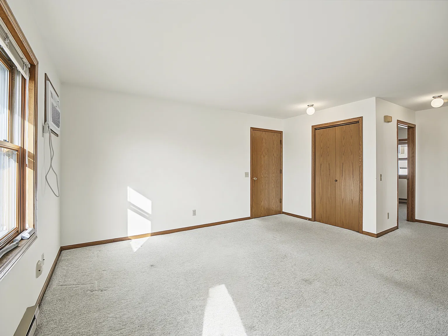 220 West Garfield Street - 3 — Photo 3