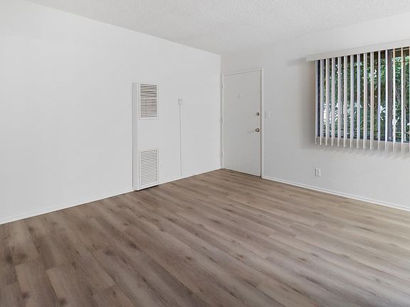 5th image of 1521 Beloit Ave APT 9