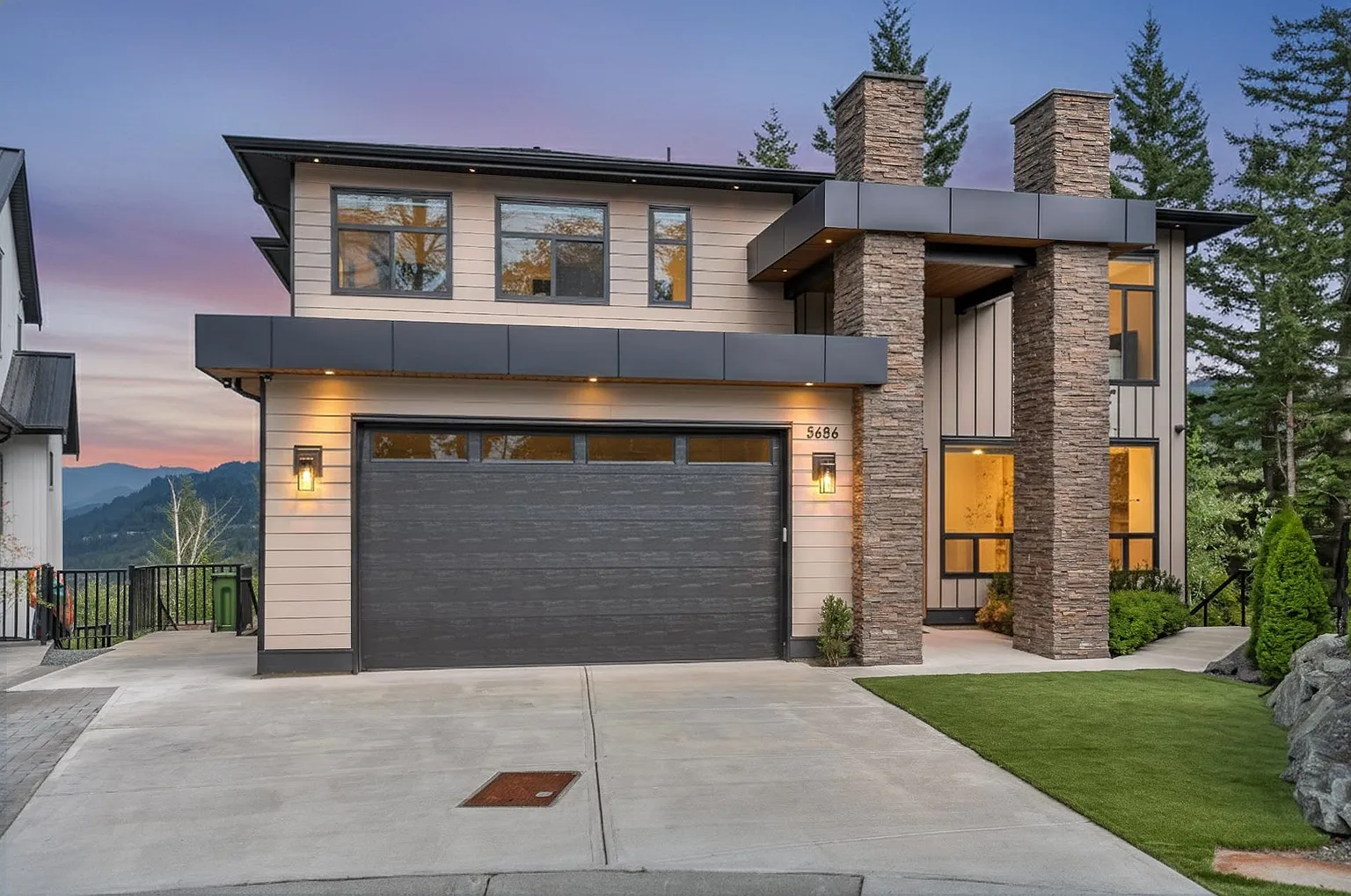 5686 Crimson Rdg photo 1