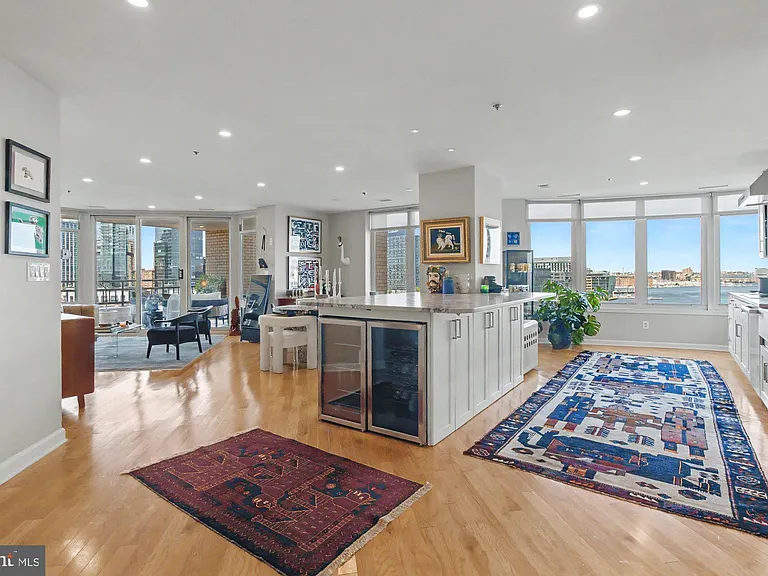 100 Harborview Dr #1001 — Photo 2