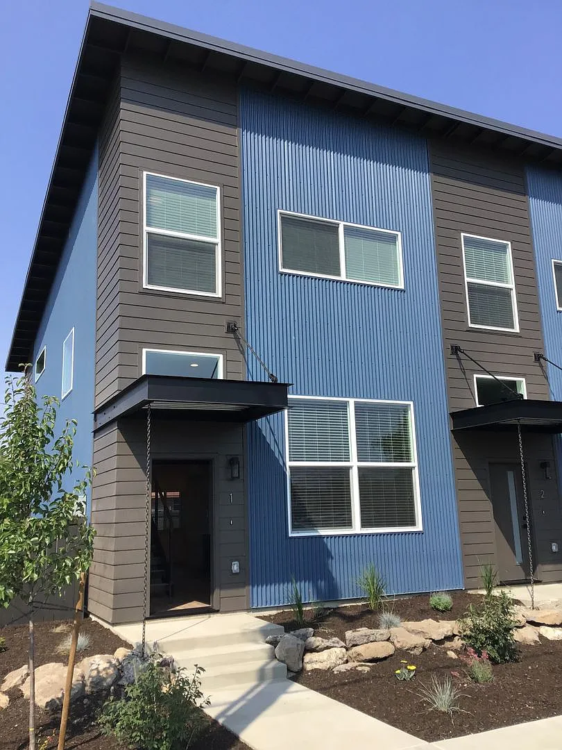 Brand new modern town home — Photo 1