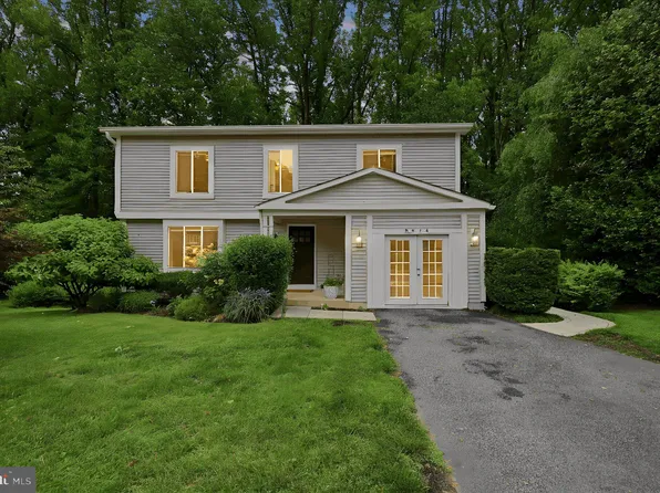 8474 Ararat Ct, Annandale, VA 22003