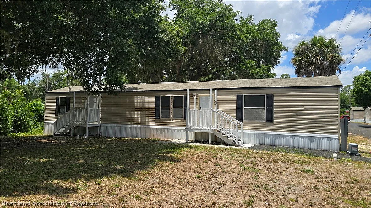 3 bed, 2.0 bath, 1088 sqft, $1,300 — Photo 1