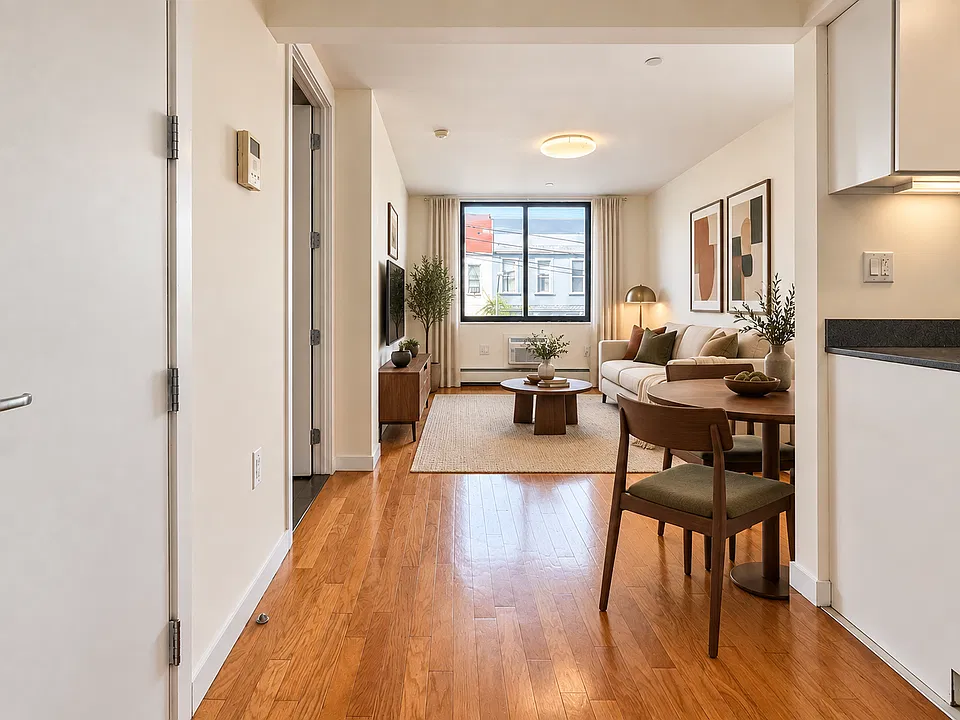 924 Metropolitan Ave #304