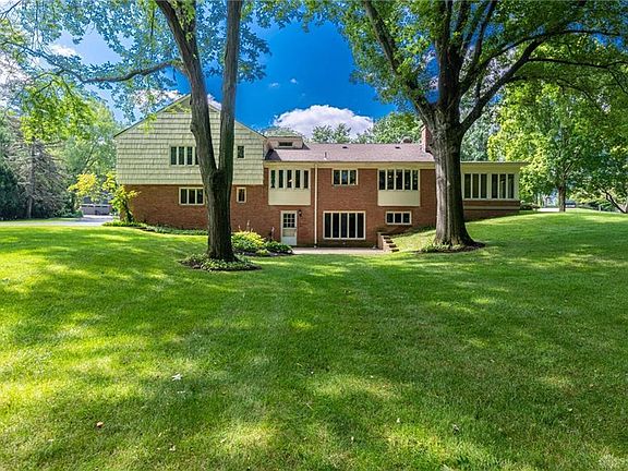 4th image of 3800 Stoneyridge Dr