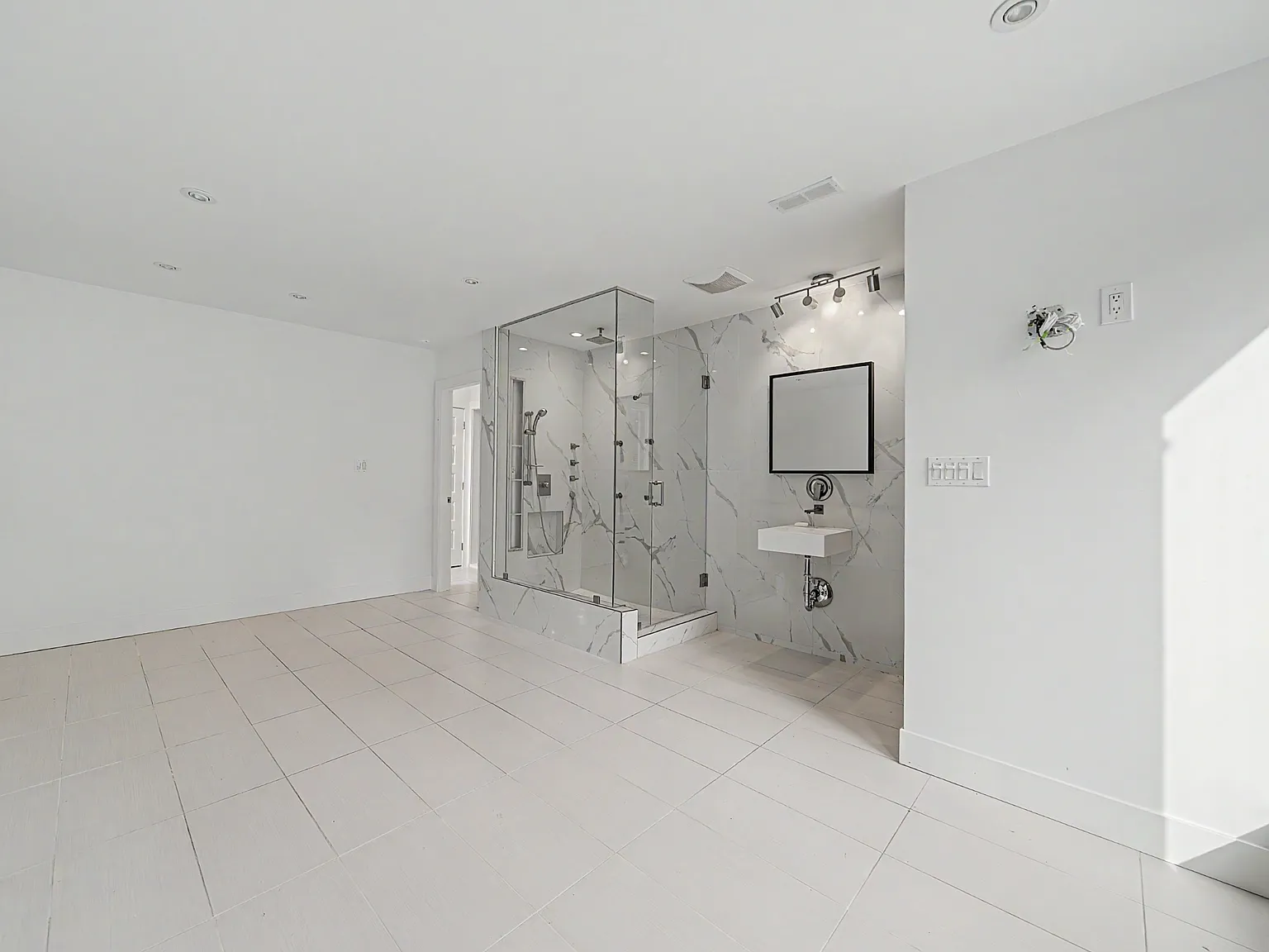 4 bed, 2.5 bath, $6,800 — Photo 3