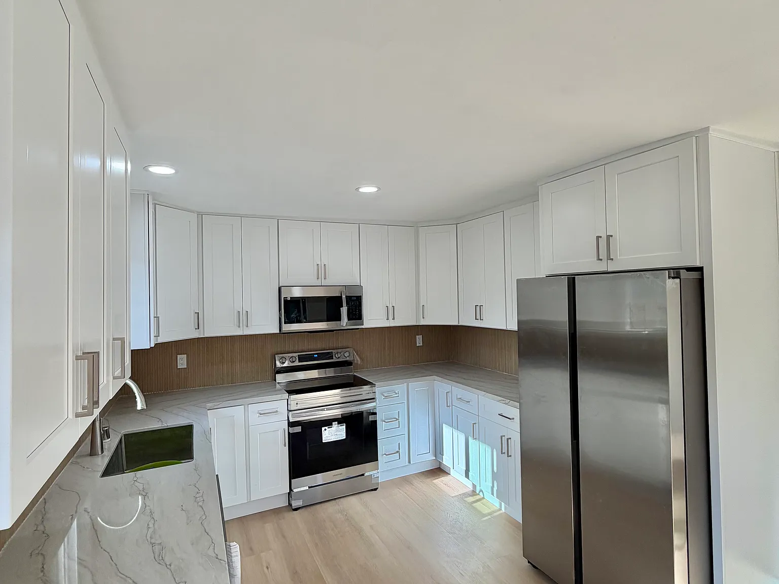 2 bed, 1000 sqft, $3,200 — Photo 2
