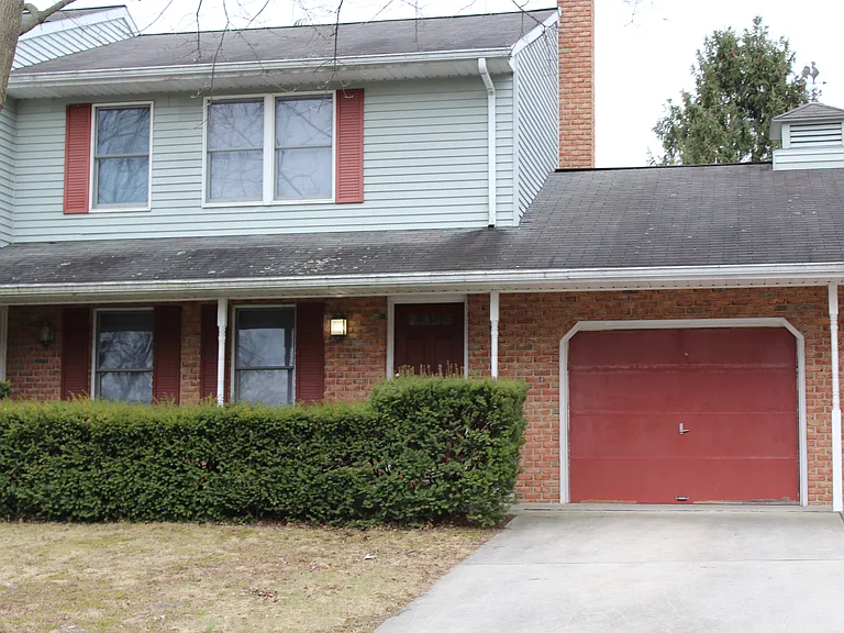 2103 Foxfire Dr — Photo 1