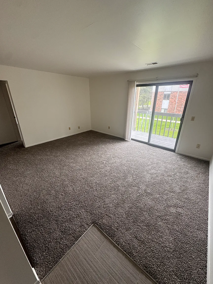 766 S Saginaw St APT 203 photo 1