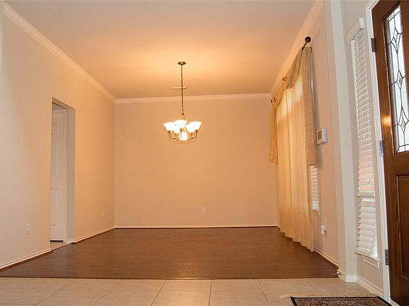 5th image of 323 Watercrest Harbor Ln
