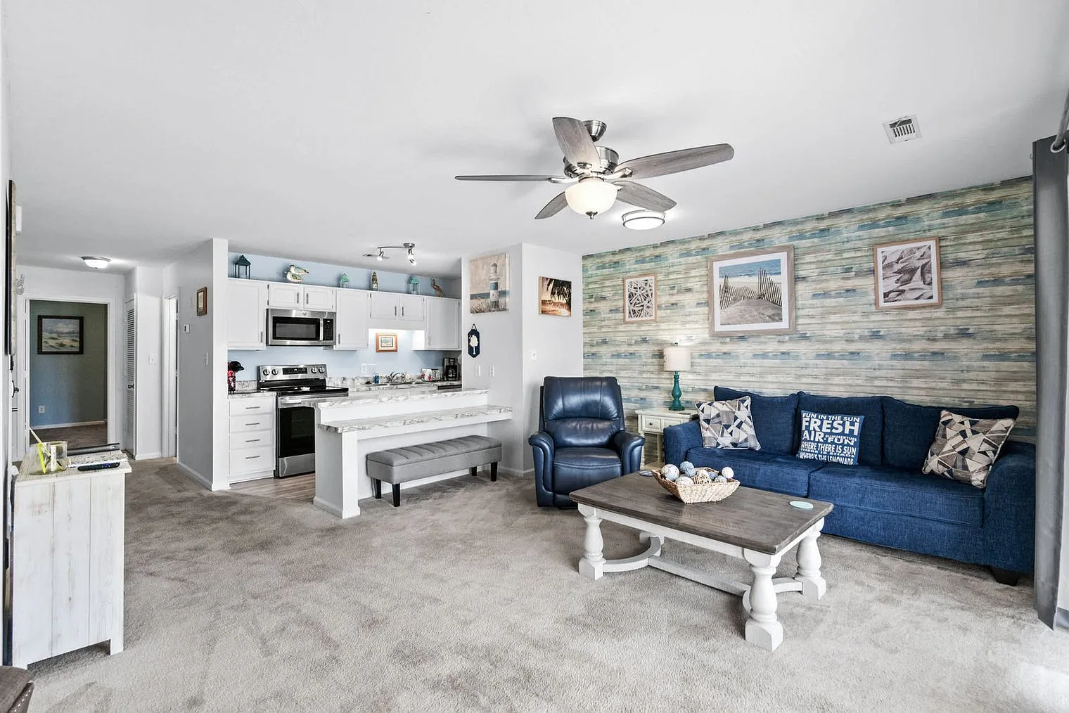 1 bed, 1.0 bath, 742 sqft, $2,454 — Photo 3